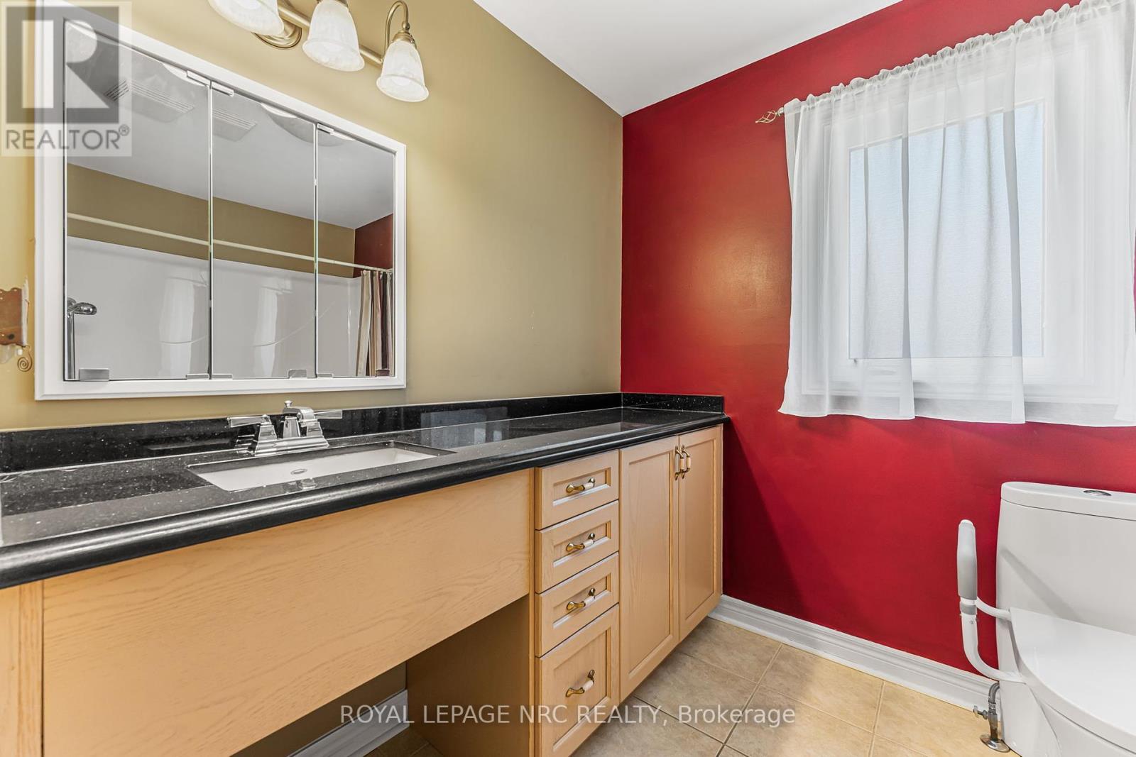 












48 BRIDGEWATER COURT

,
Welland (N. Welland),




Ontario
L3C7M6

