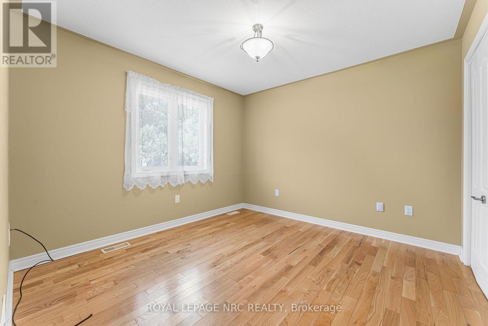 












48 BRIDGEWATER COURT

,
Welland (N. Welland),




Ontario
L3C7M6

