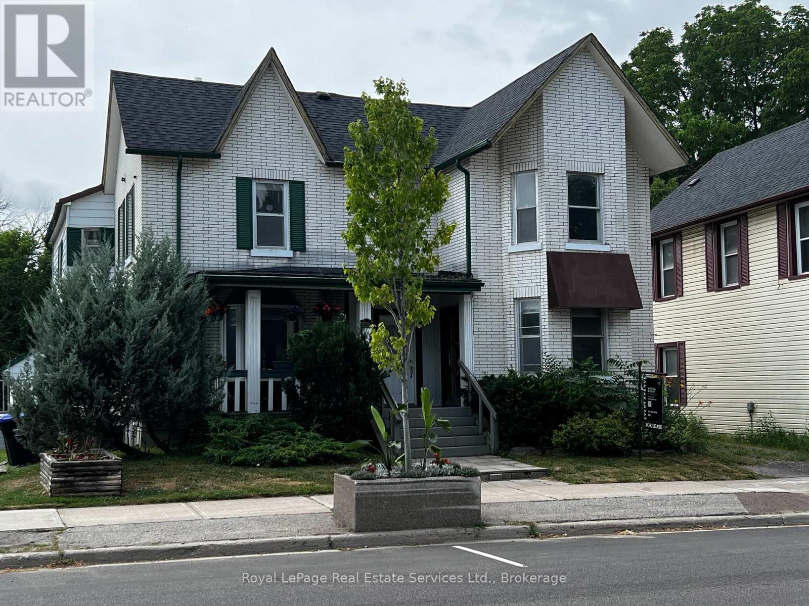 












1 - 29 QUEEN STREET W

,
Innisfil (Cookstown),




Ontario
L0L1L0


