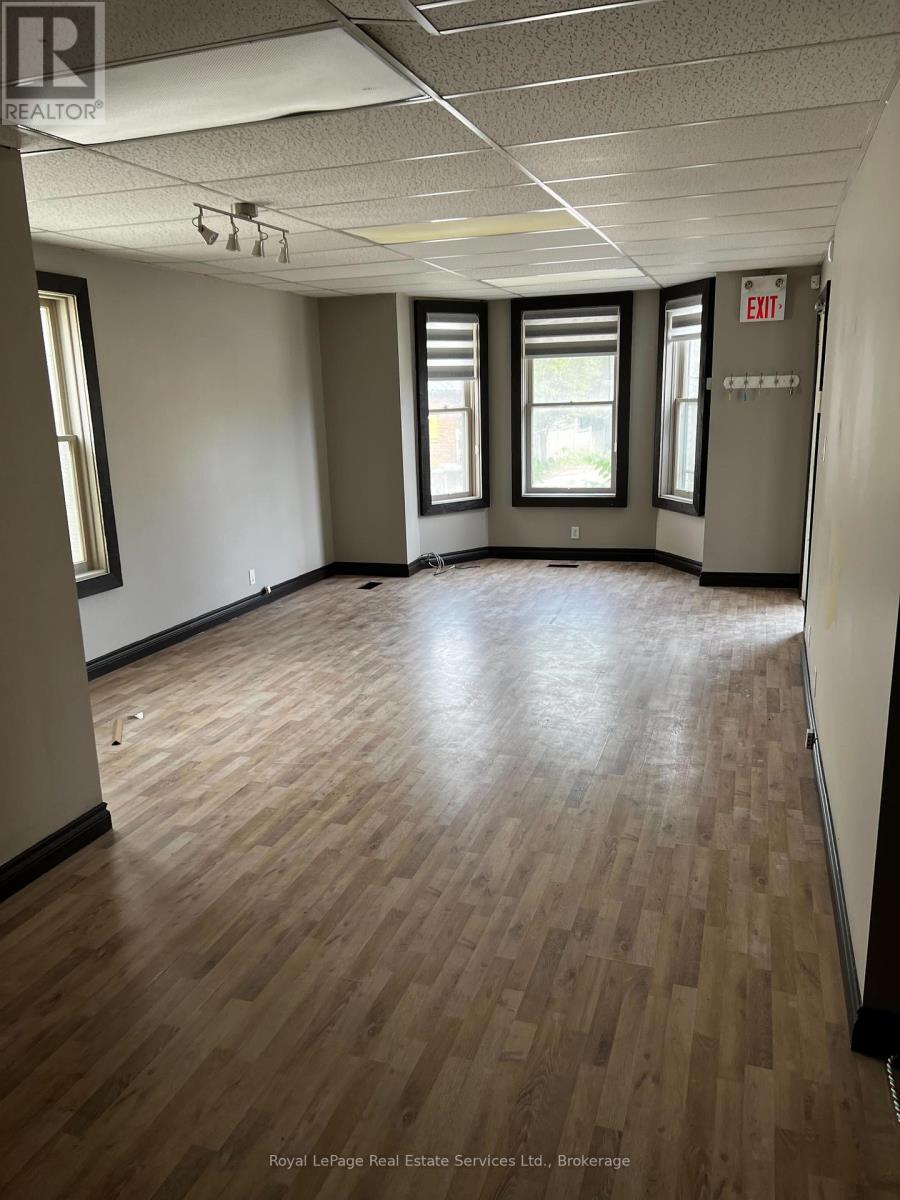 












1 - 29 QUEEN STREET W

,
Innisfil (Cookstown),




Ontario
L0L1L0

