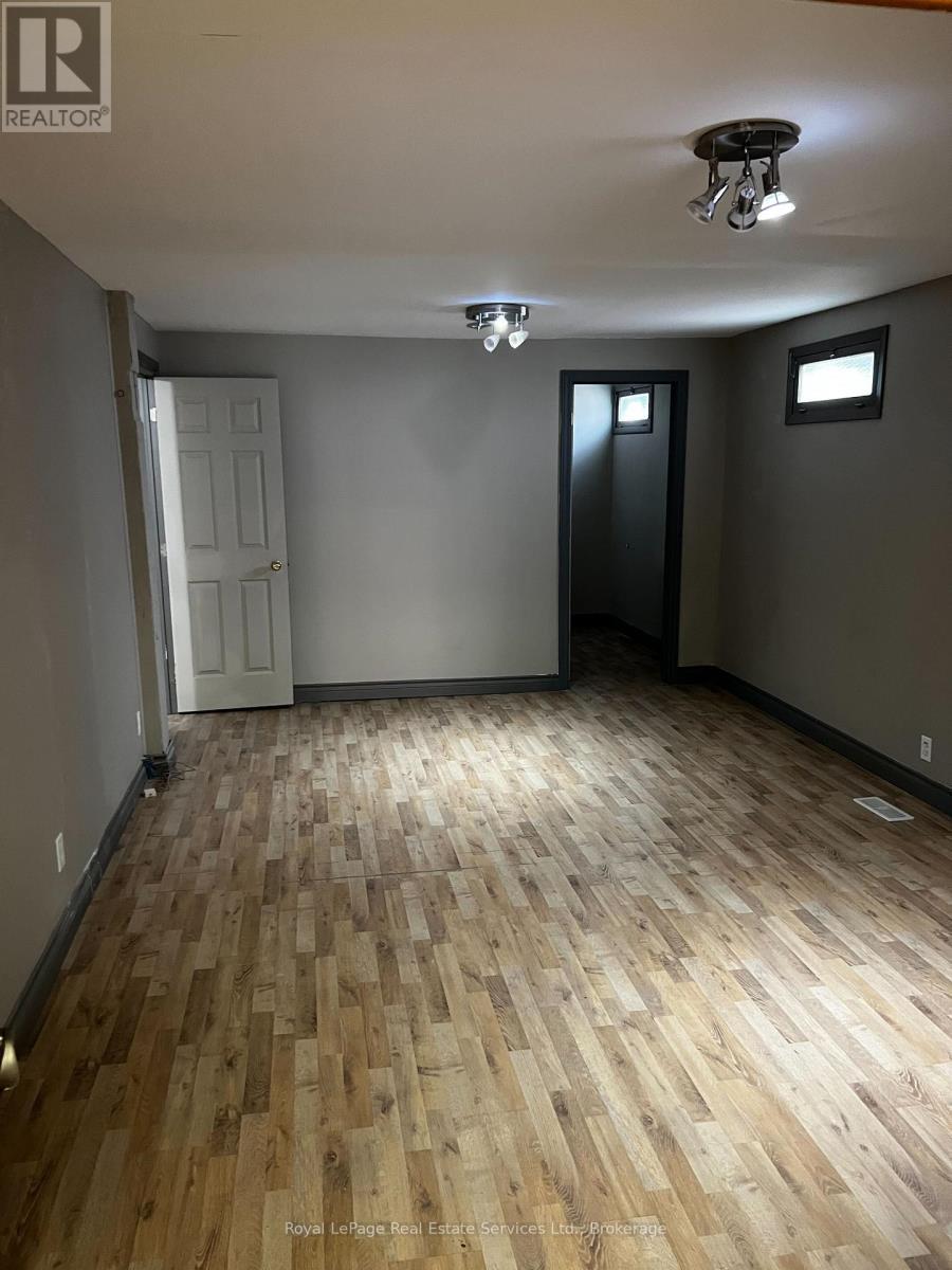 












1 - 29 QUEEN STREET W

,
Innisfil (Cookstown),




Ontario
L0L1L0

