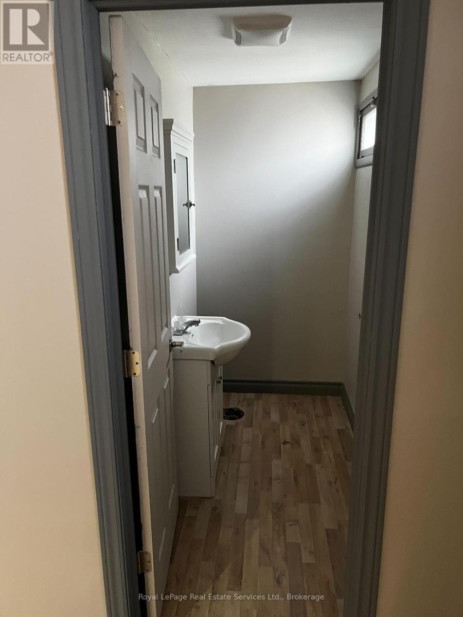












1 - 29 QUEEN STREET W

,
Innisfil (Cookstown),




Ontario
L0L1L0

