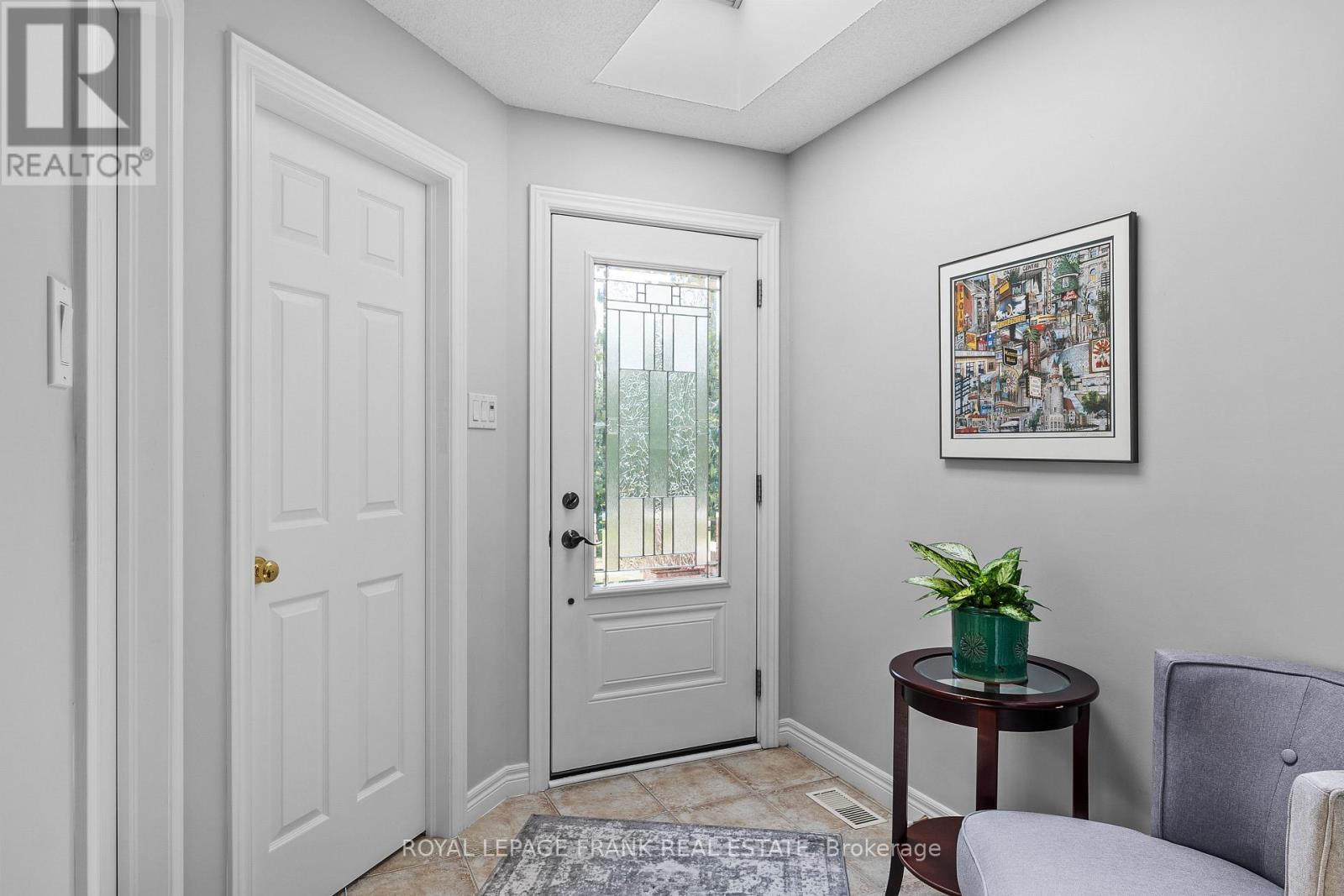 












6 MILL STREET

,
Kawartha Lakes (Bobcaygeon),




Ontario
K0M1A0

