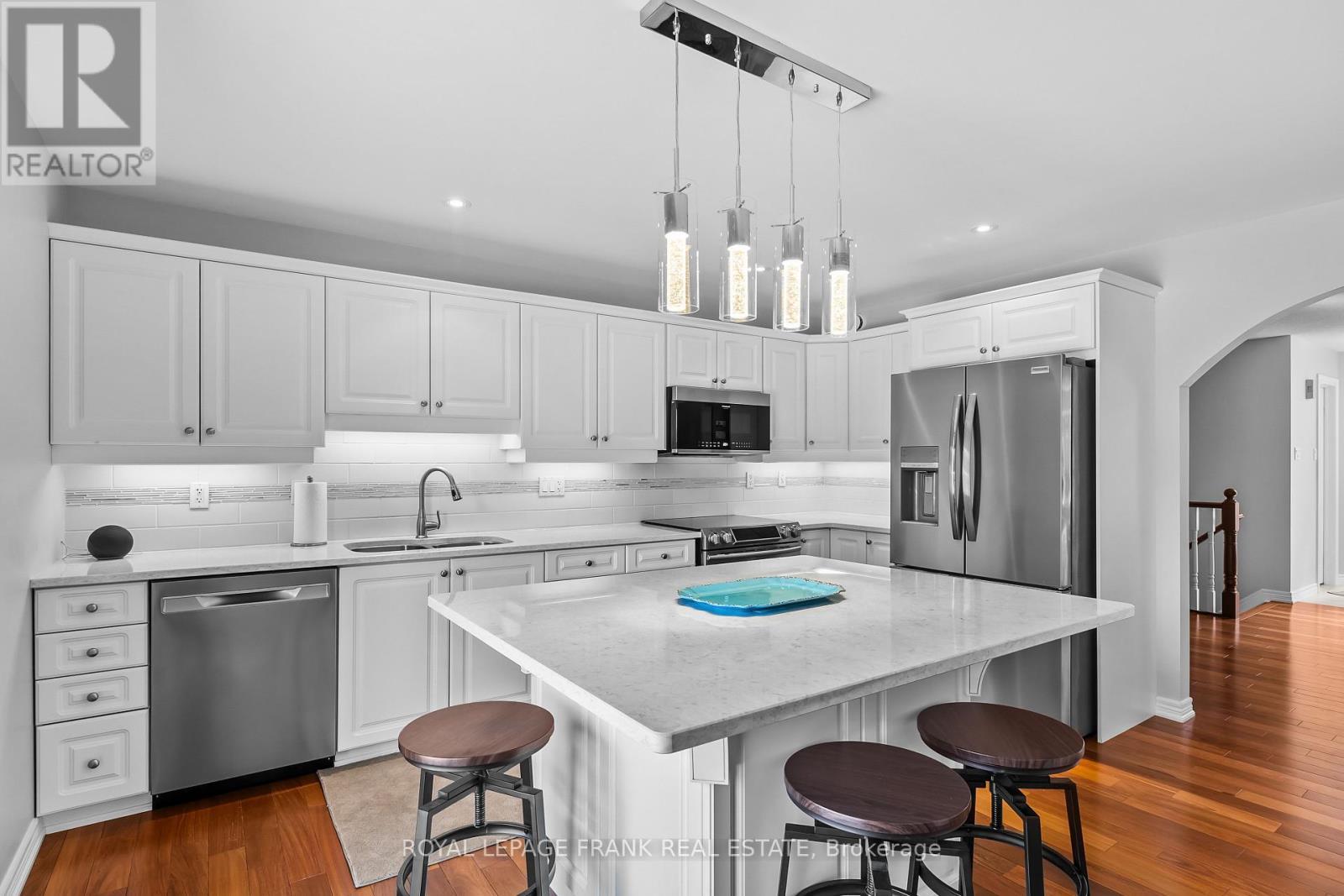 












6 MILL STREET

,
Kawartha Lakes (Bobcaygeon),




Ontario
K0M1A0

