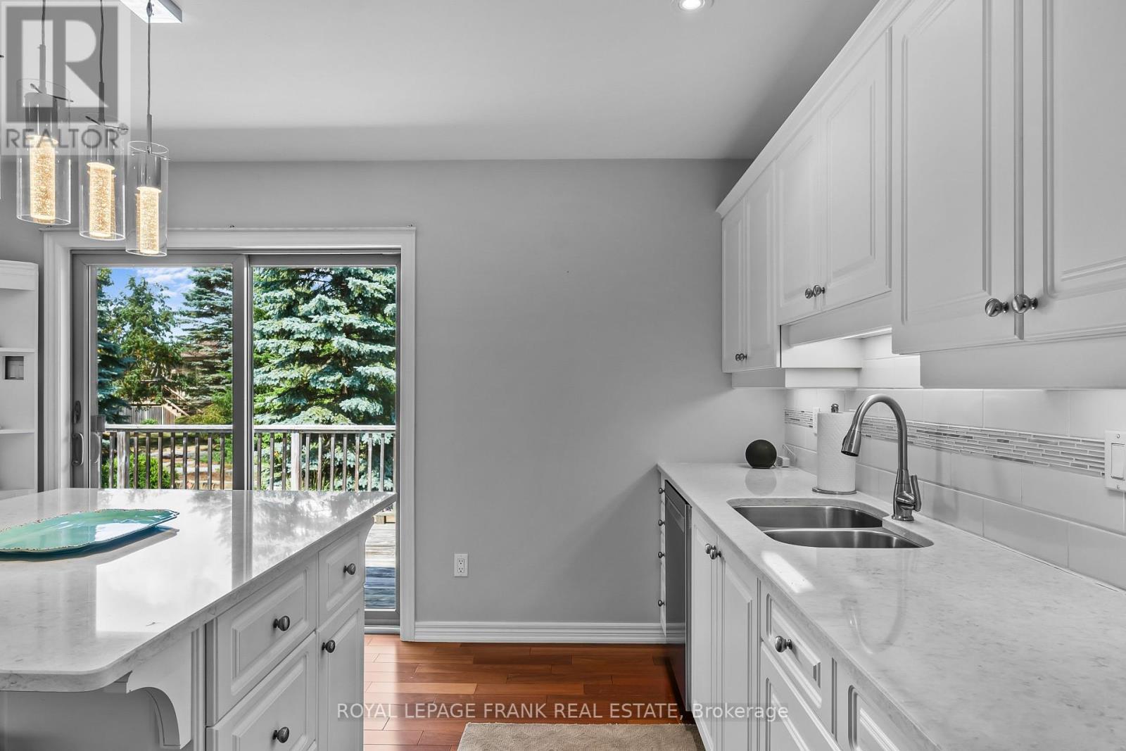 












6 MILL STREET

,
Kawartha Lakes (Bobcaygeon),




Ontario
K0M1A0

