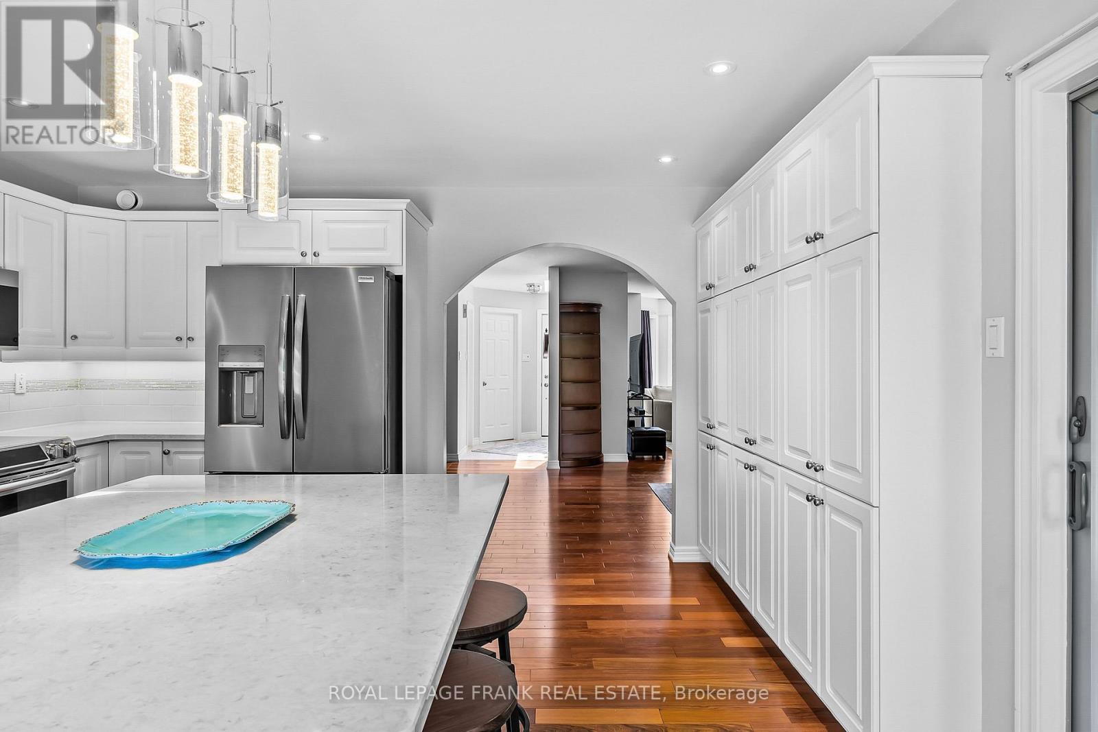 












6 MILL STREET

,
Kawartha Lakes (Bobcaygeon),




Ontario
K0M1A0

