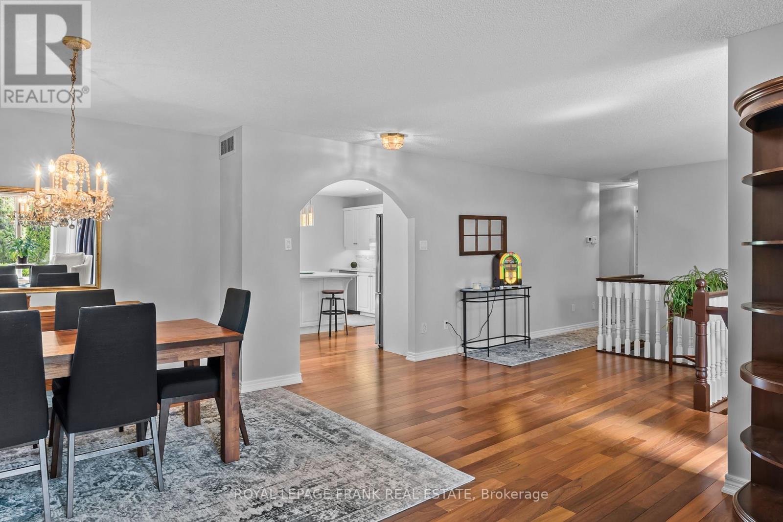 












6 MILL STREET

,
Kawartha Lakes (Bobcaygeon),




Ontario
K0M1A0

