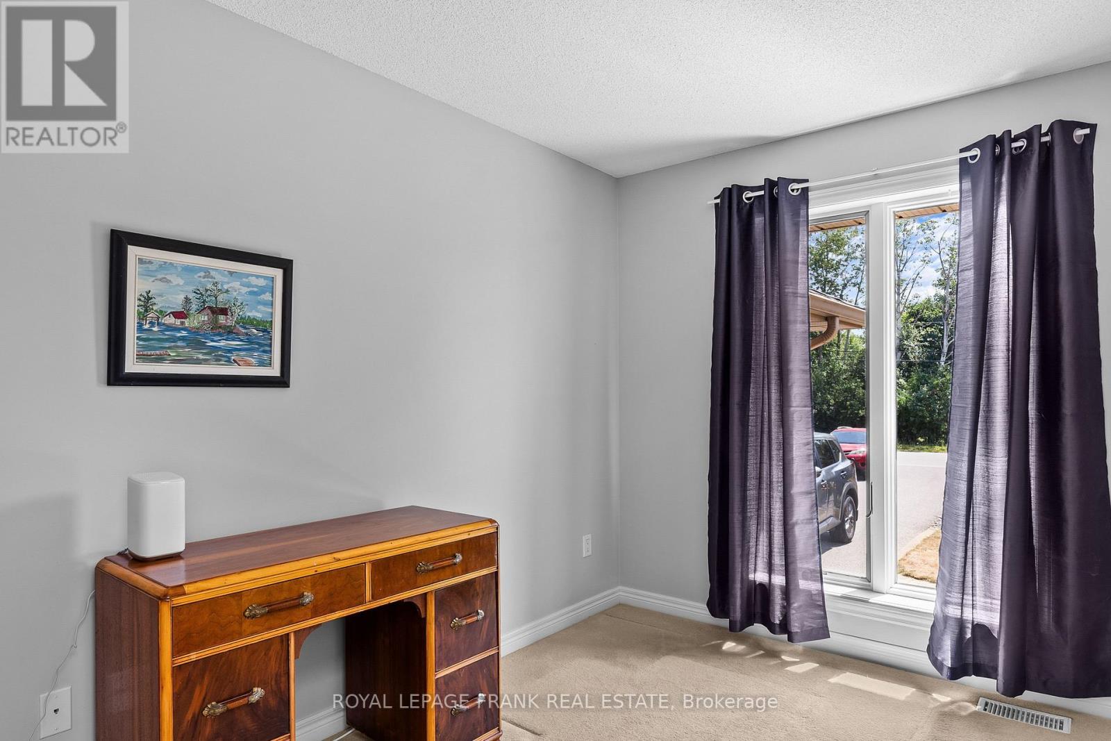 












6 MILL STREET

,
Kawartha Lakes (Bobcaygeon),




Ontario
K0M1A0

