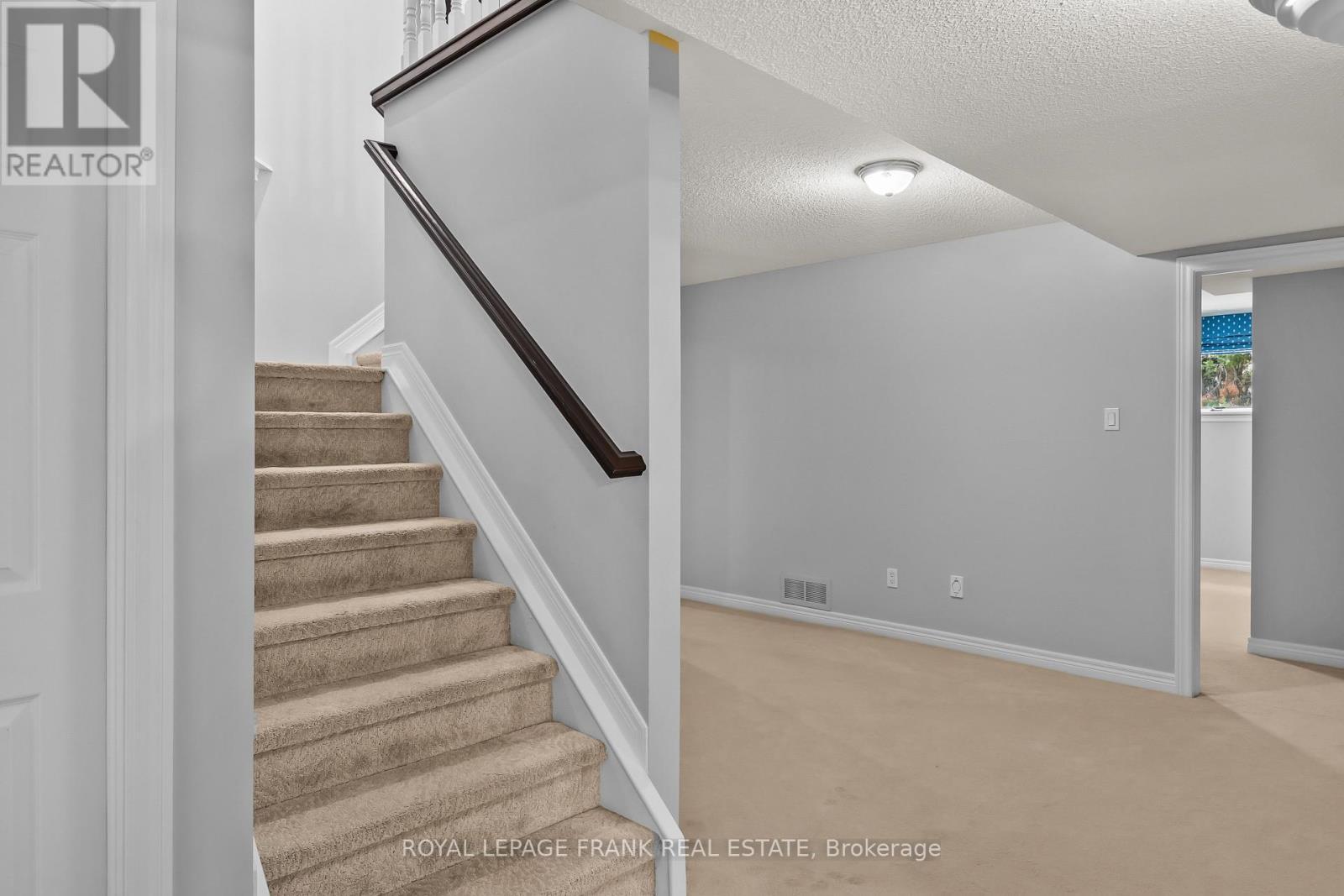 












6 MILL STREET

,
Kawartha Lakes (Bobcaygeon),




Ontario
K0M1A0

