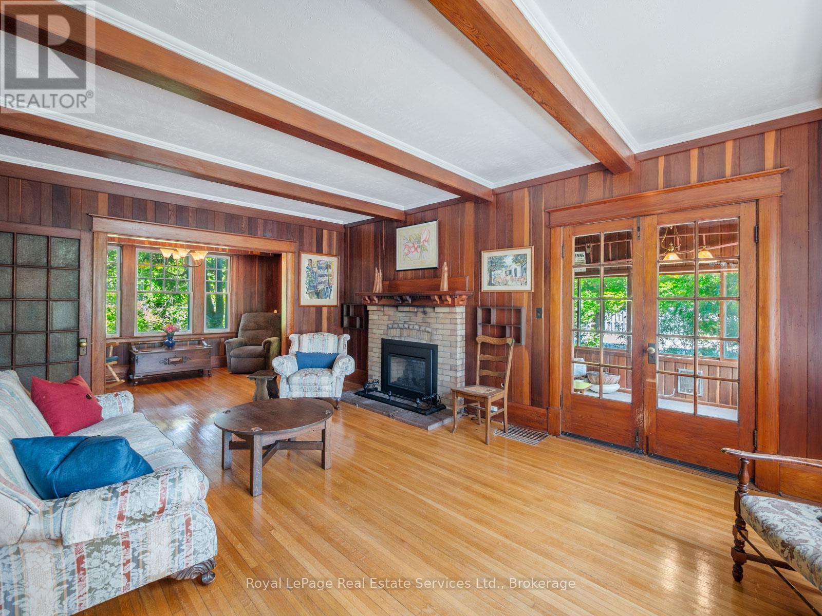 












3175 LAKESHORE ROAD W

,
Oakville (BR Bronte),




Ontario
L6L1J7

