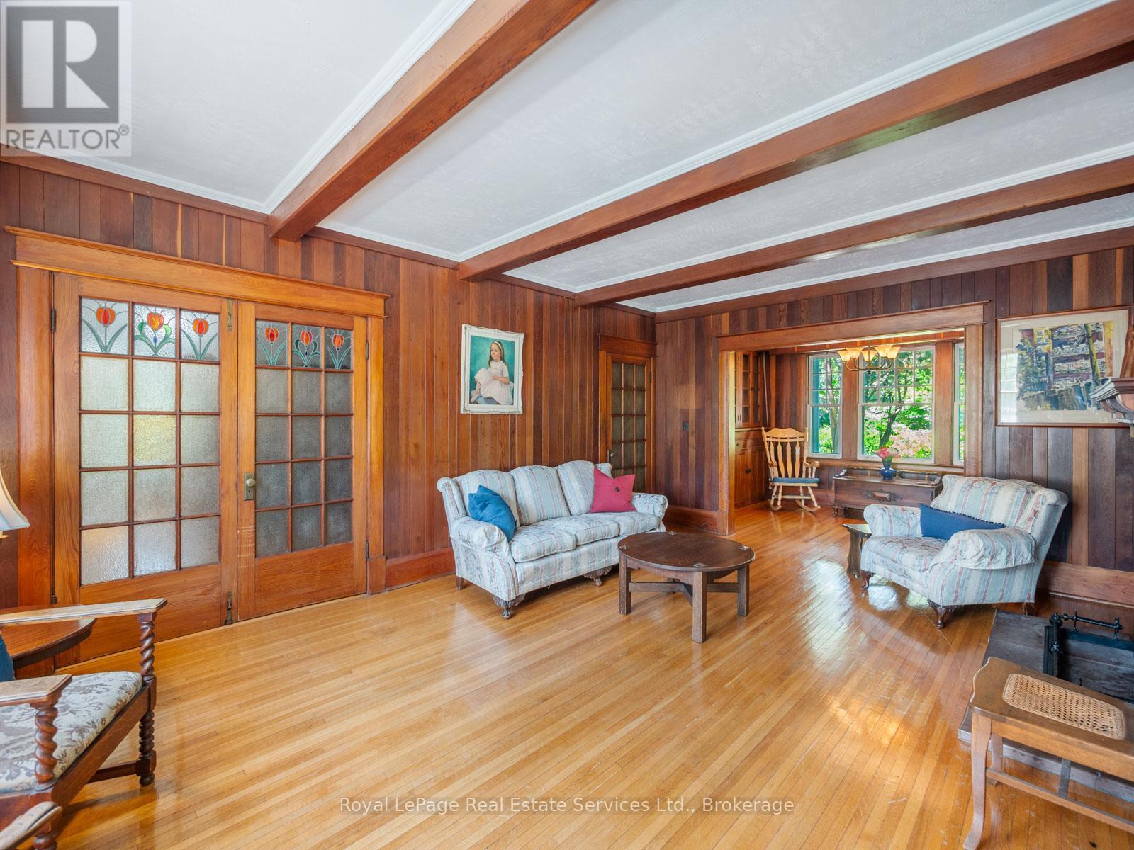 












3175 LAKESHORE ROAD W

,
Oakville (BR Bronte),




Ontario
L6L1J7

