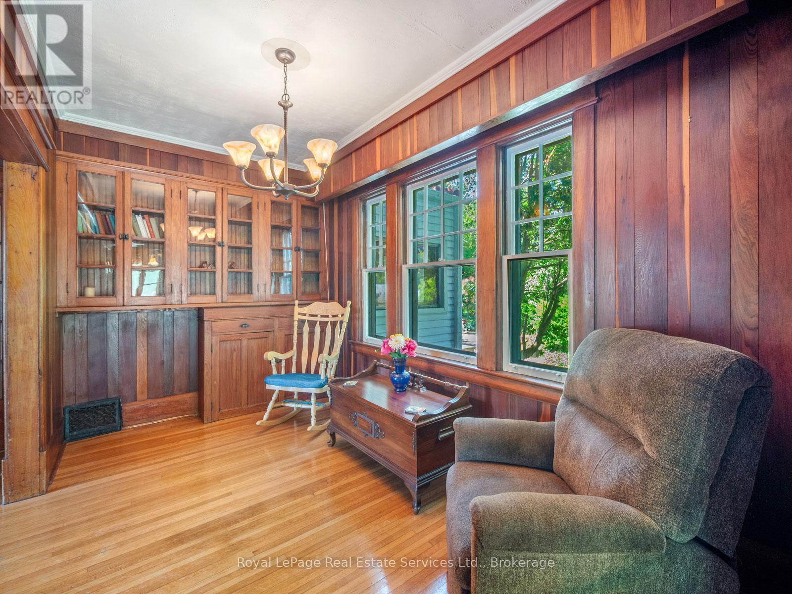 












3175 LAKESHORE ROAD W

,
Oakville (BR Bronte),




Ontario
L6L1J7

