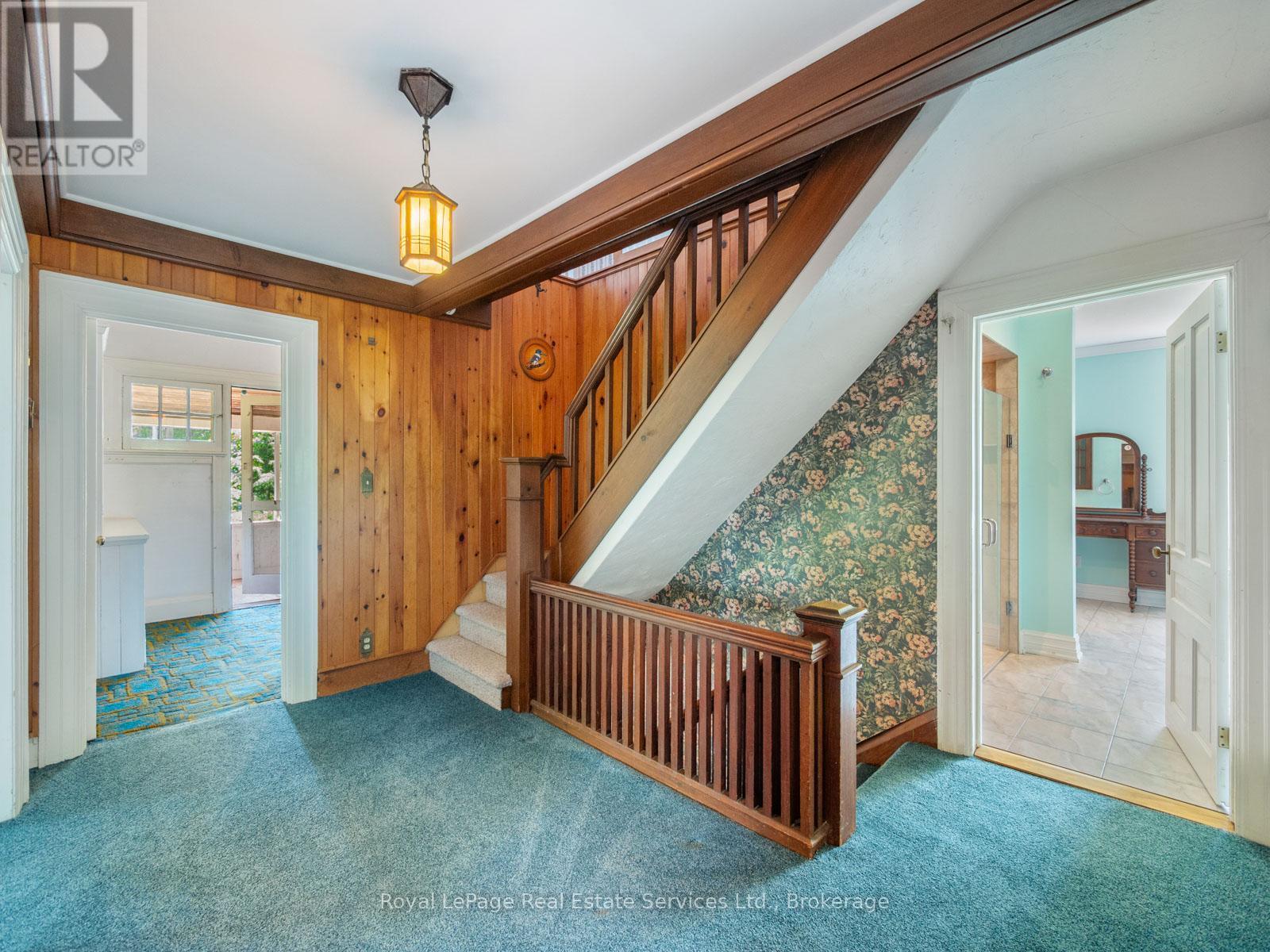 












3175 LAKESHORE ROAD W

,
Oakville (BR Bronte),




Ontario
L6L1J7

