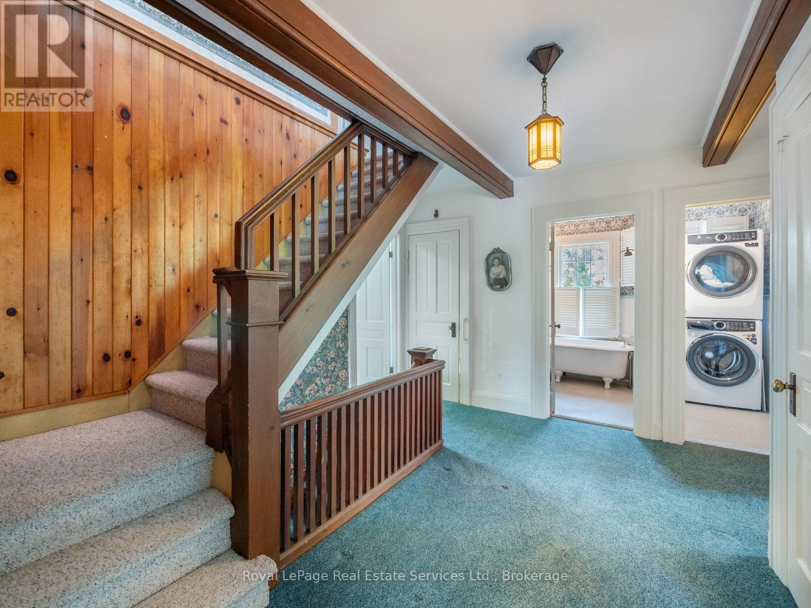 












3175 LAKESHORE ROAD W

,
Oakville (BR Bronte),




Ontario
L6L1J7

