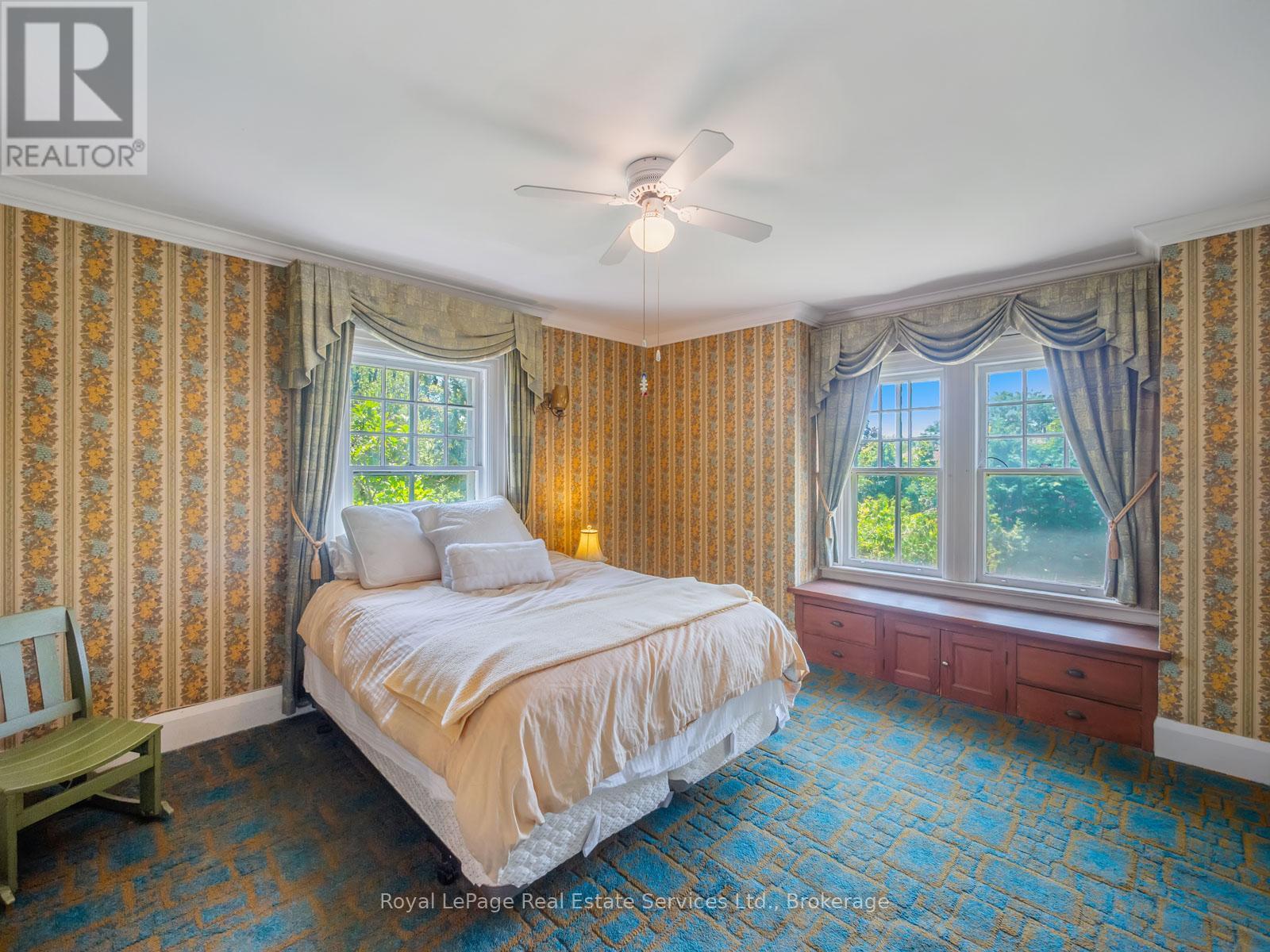 












3175 LAKESHORE ROAD W

,
Oakville (BR Bronte),




Ontario
L6L1J7

