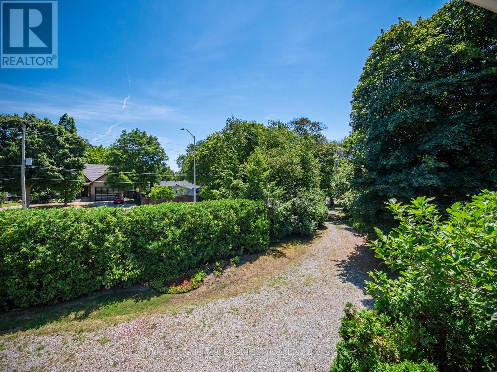 












3175 LAKESHORE ROAD W

,
Oakville (BR Bronte),




Ontario
L6L1J7

