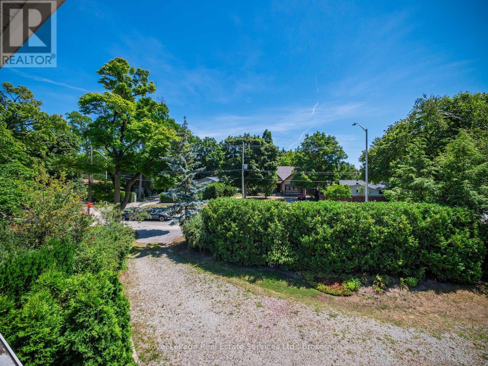 












3175 LAKESHORE ROAD W

,
Oakville (BR Bronte),




Ontario
L6L1J7

