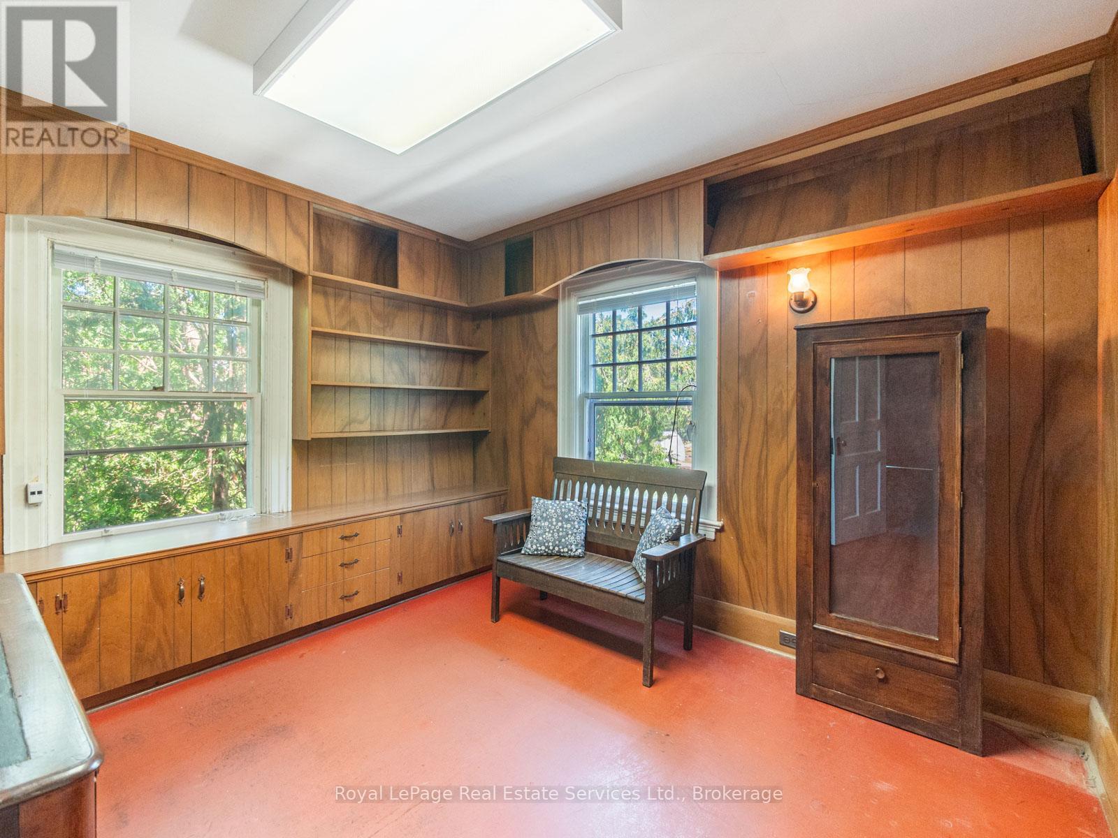 












3175 LAKESHORE ROAD W

,
Oakville (BR Bronte),




Ontario
L6L1J7


