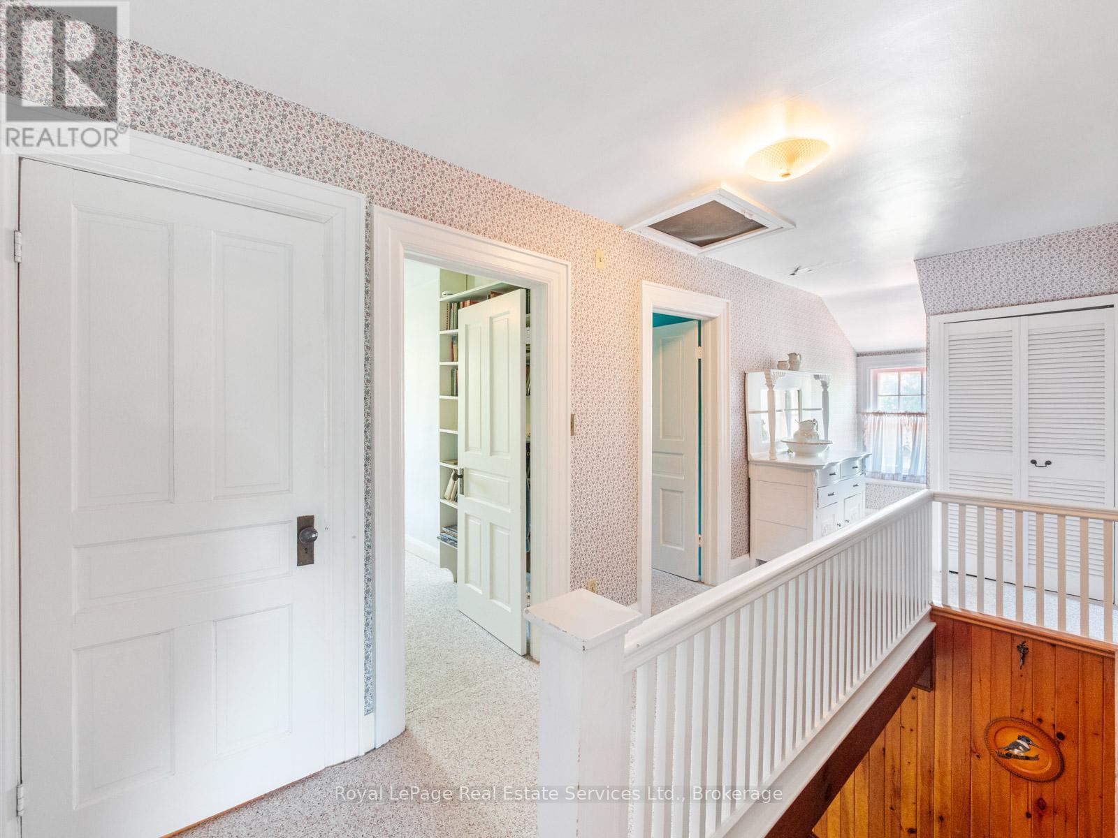 












3175 LAKESHORE ROAD W

,
Oakville (BR Bronte),




Ontario
L6L1J7

