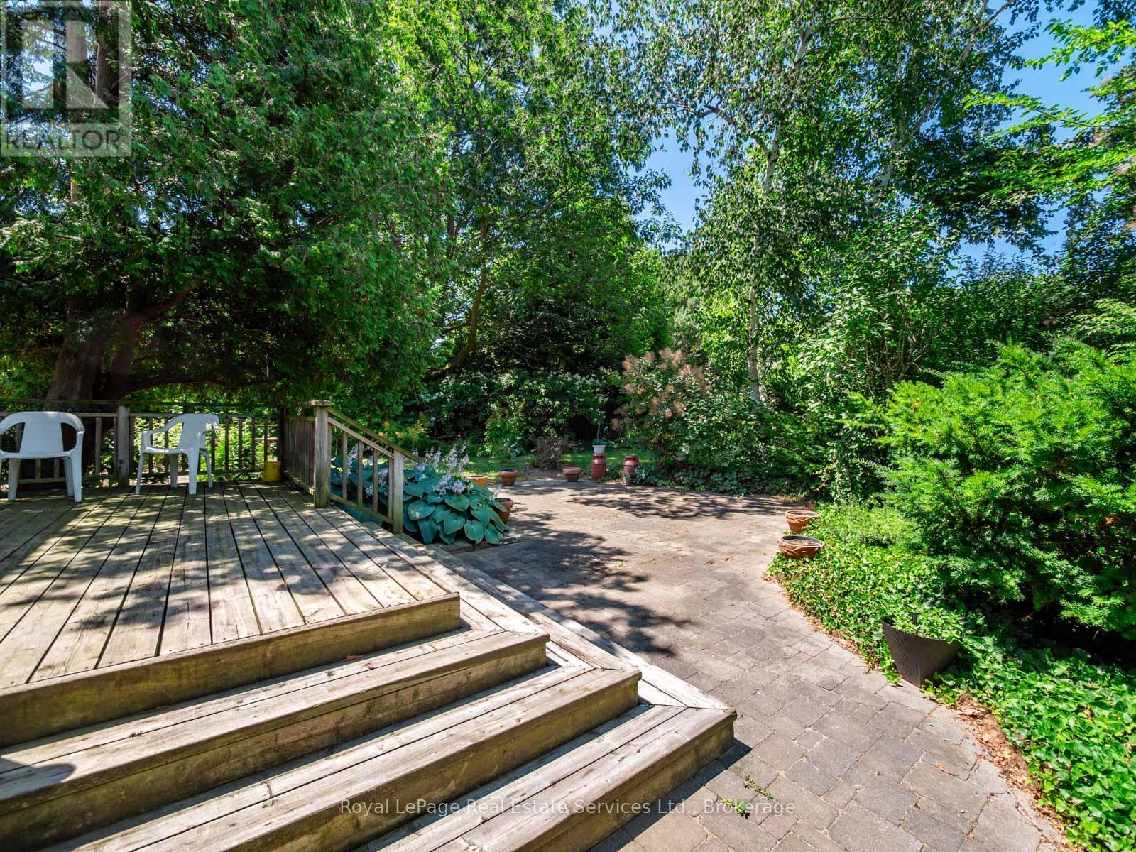 












3175 LAKESHORE ROAD W

,
Oakville (BR Bronte),




Ontario
L6L1J7

