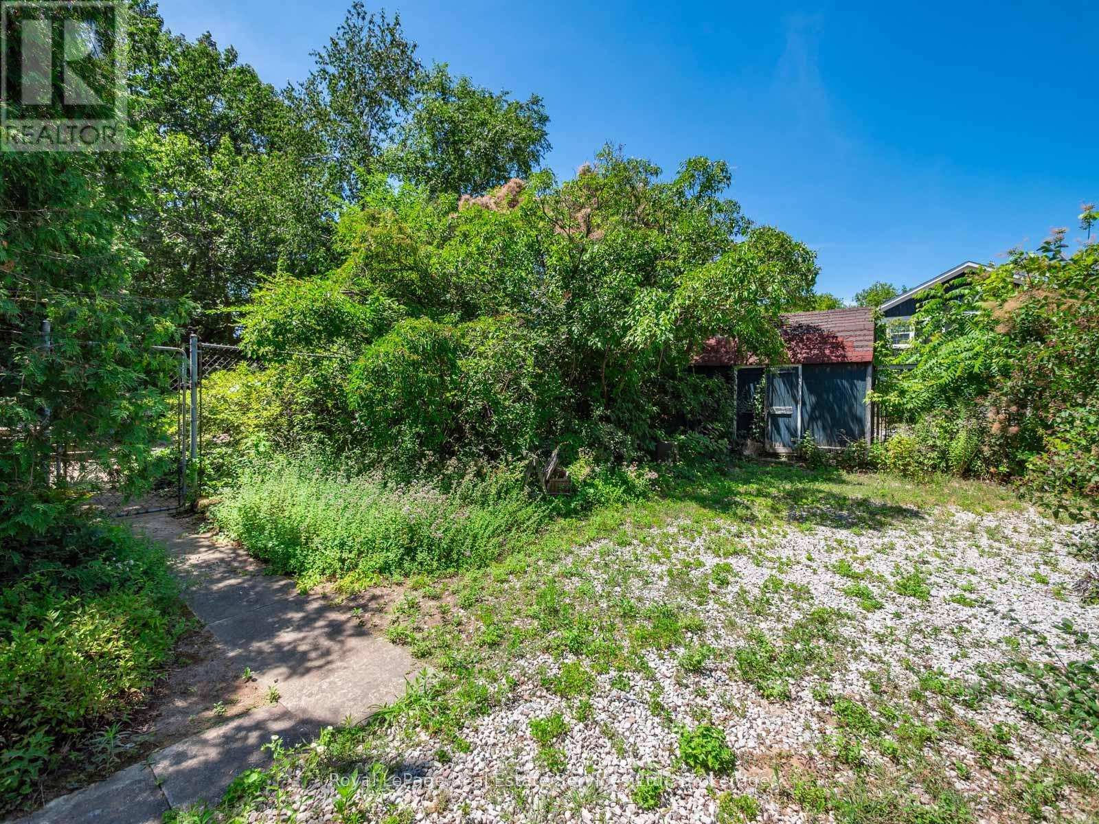 












3175 LAKESHORE ROAD W

,
Oakville (BR Bronte),




Ontario
L6L1J7

