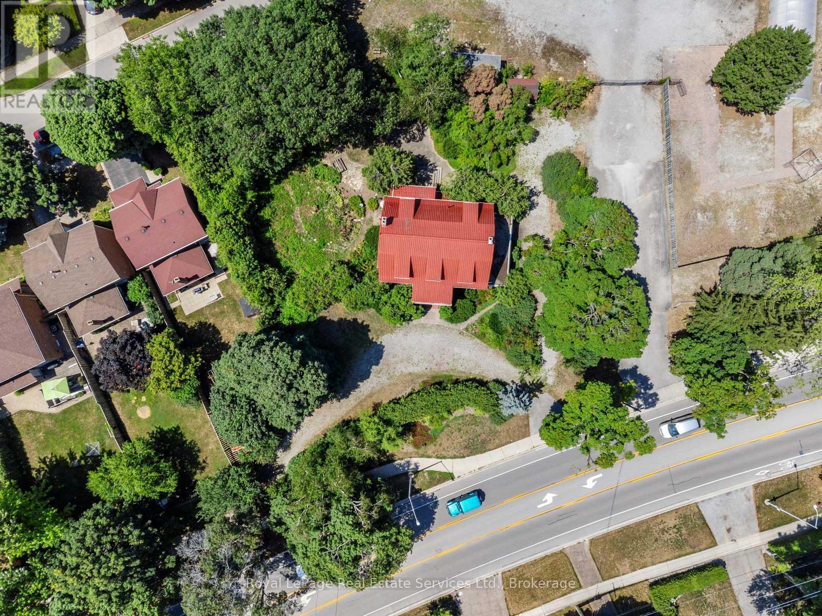 












3175 LAKESHORE ROAD W

,
Oakville (BR Bronte),




Ontario
L6L1J7

