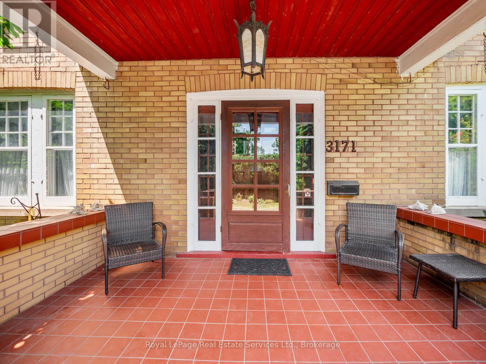 












3175 LAKESHORE ROAD W

,
Oakville (BR Bronte),




Ontario
L6L1J7

