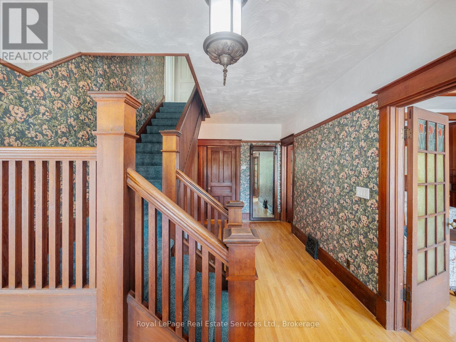 












3175 LAKESHORE ROAD W

,
Oakville (BR Bronte),




Ontario
L6L1J7

