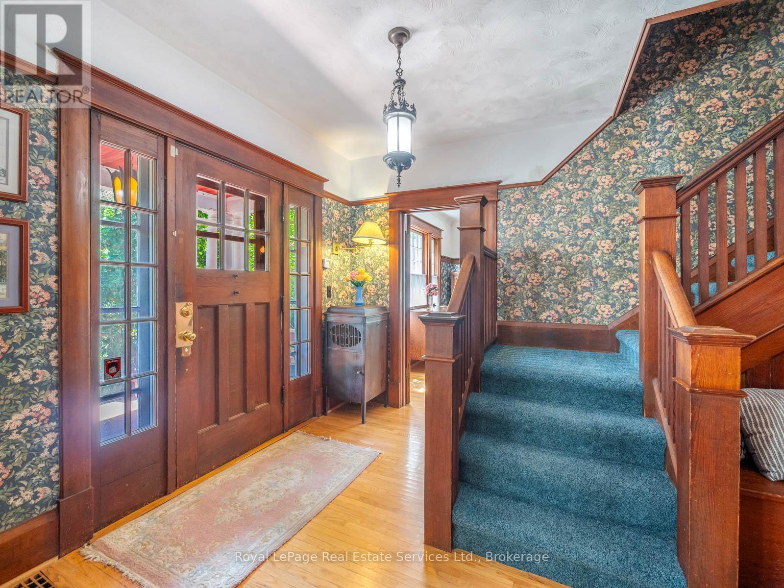 












3175 LAKESHORE ROAD W

,
Oakville (BR Bronte),




Ontario
L6L1J7

