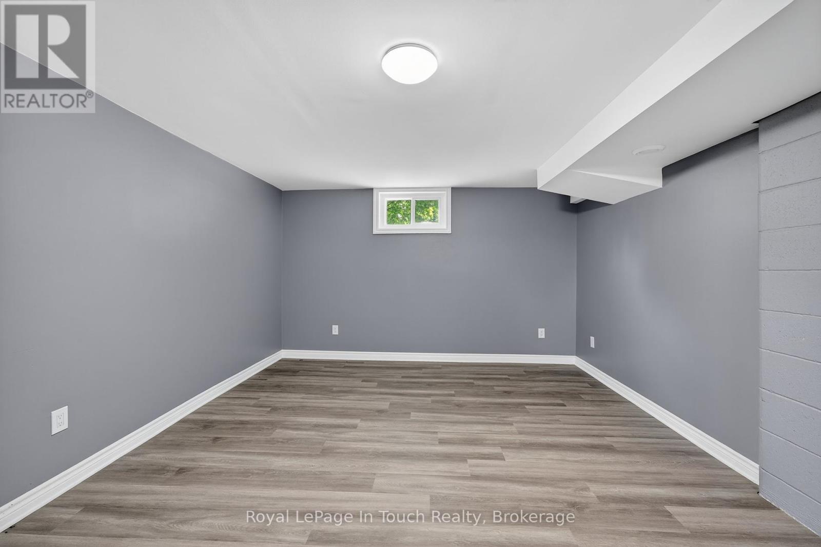 












8906 COUNTY ROAD 93

,
Midland,




Ontario
L4R4K4


