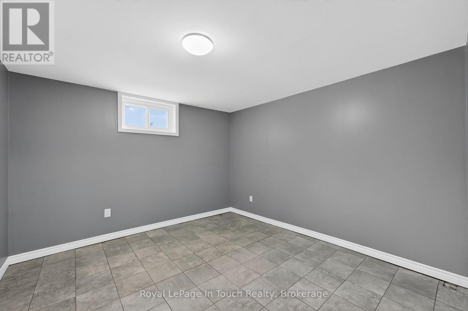 












8906 COUNTY ROAD 93

,
Midland,




Ontario
L4R4K4

