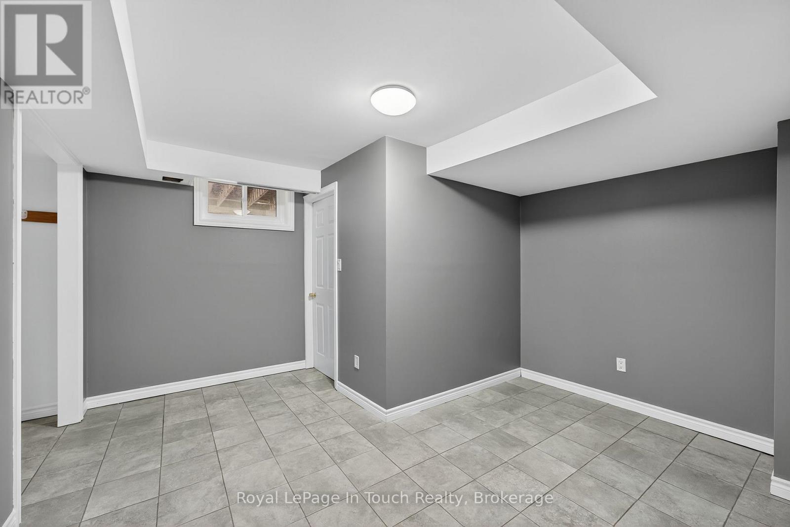 












8906 COUNTY ROAD 93

,
Midland,




Ontario
L4R4K4

