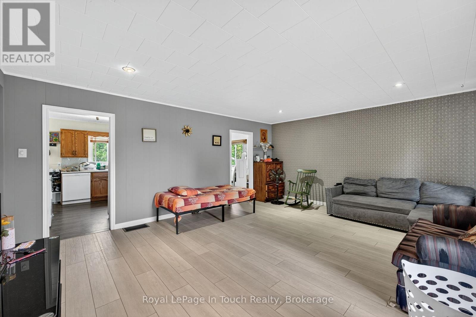 












8906 COUNTY ROAD 93

,
Midland,




Ontario
L4R4K4

