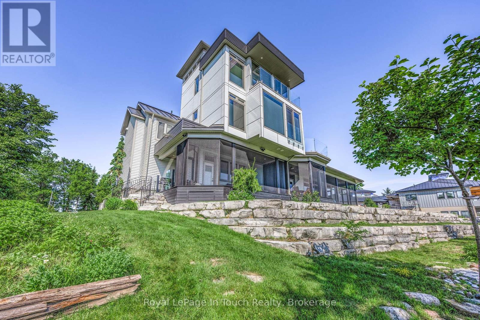 












17 SWAN LANE

,
Tay (Port McNicoll),




Ontario
L0K1R0

