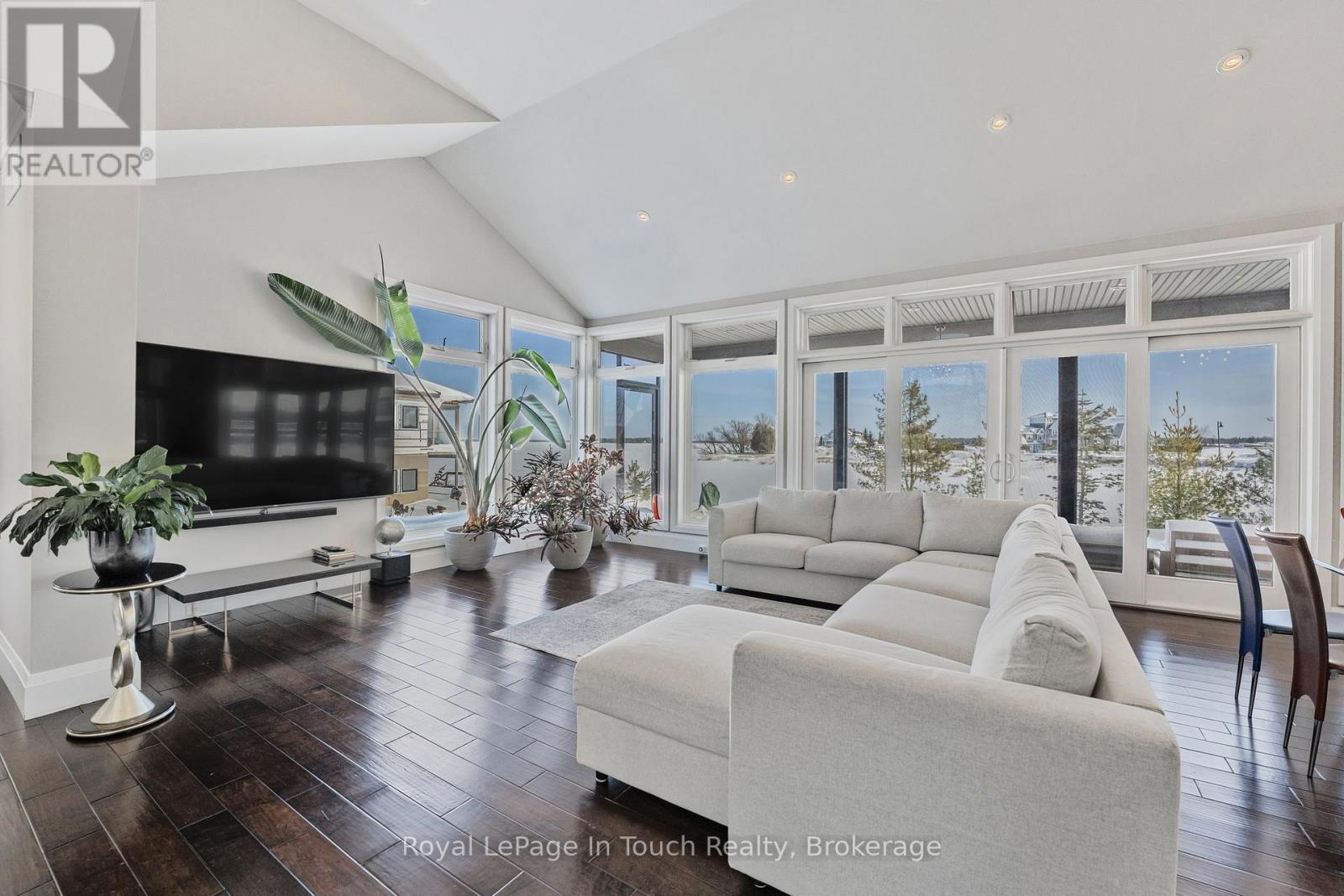












17 SWAN LANE

,
Tay (Port McNicoll),




Ontario
L0K1R0

