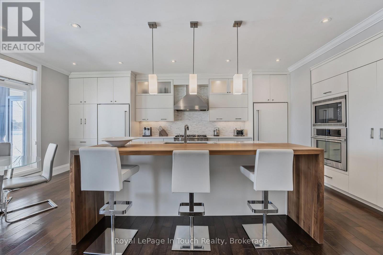 












17 SWAN LANE

,
Tay (Port McNicoll),




Ontario
L0K1R0


