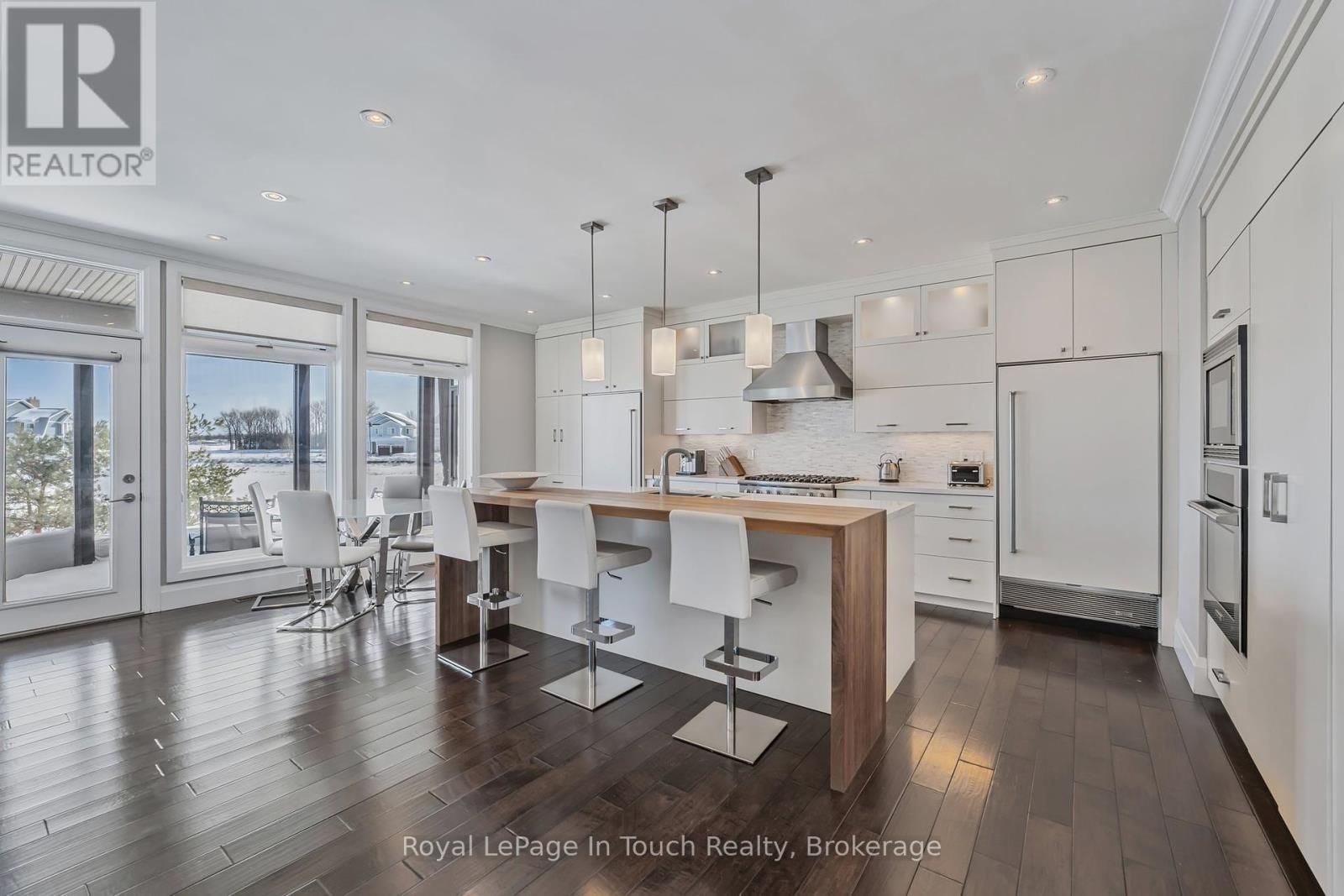 












17 SWAN LANE

,
Tay (Port McNicoll),




Ontario
L0K1R0

