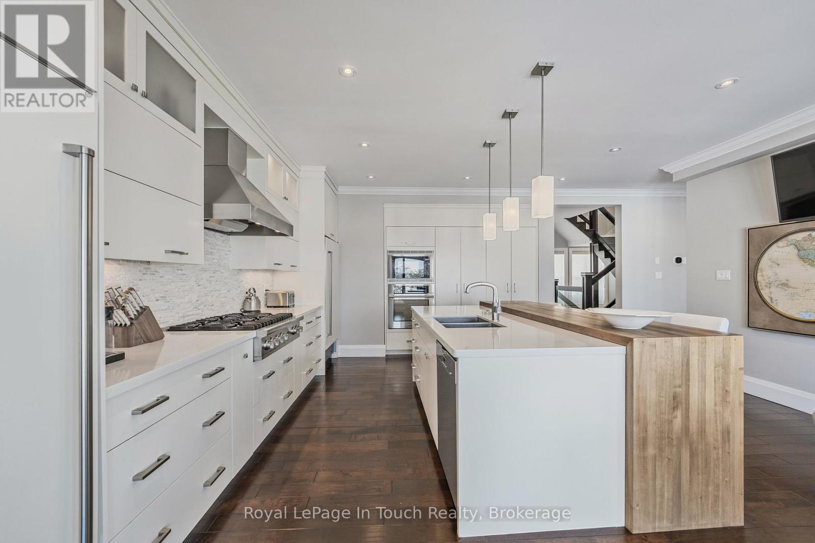 












17 SWAN LANE

,
Tay (Port McNicoll),




Ontario
L0K1R0


