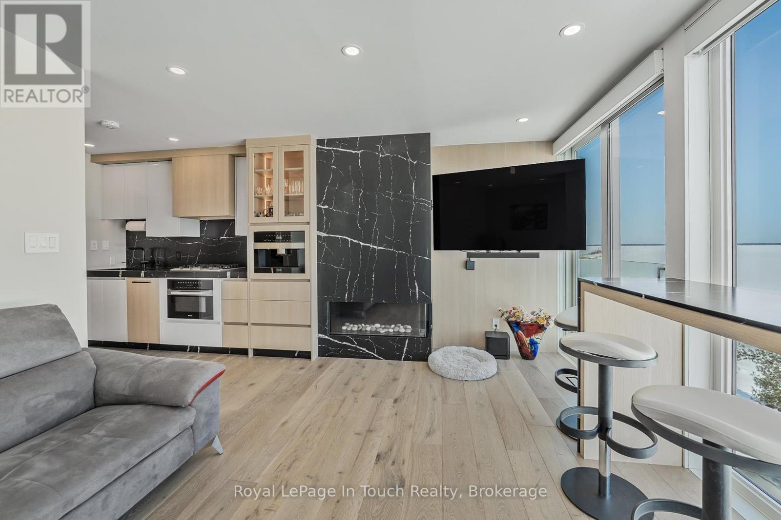 












17 SWAN LANE

,
Tay (Port McNicoll),




Ontario
L0K1R0

