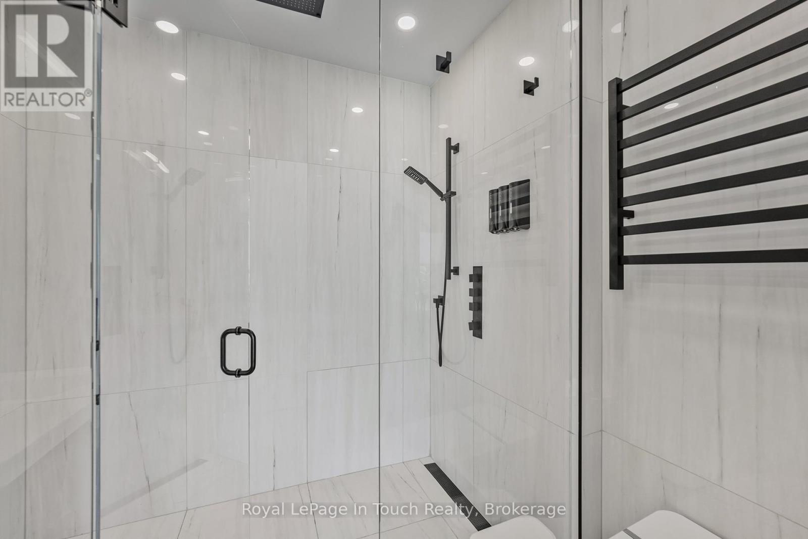 












17 SWAN LANE

,
Tay (Port McNicoll),




Ontario
L0K1R0

