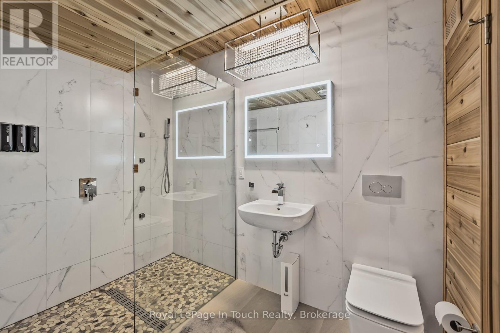 












17 SWAN LANE

,
Tay (Port McNicoll),




Ontario
L0K1R0

