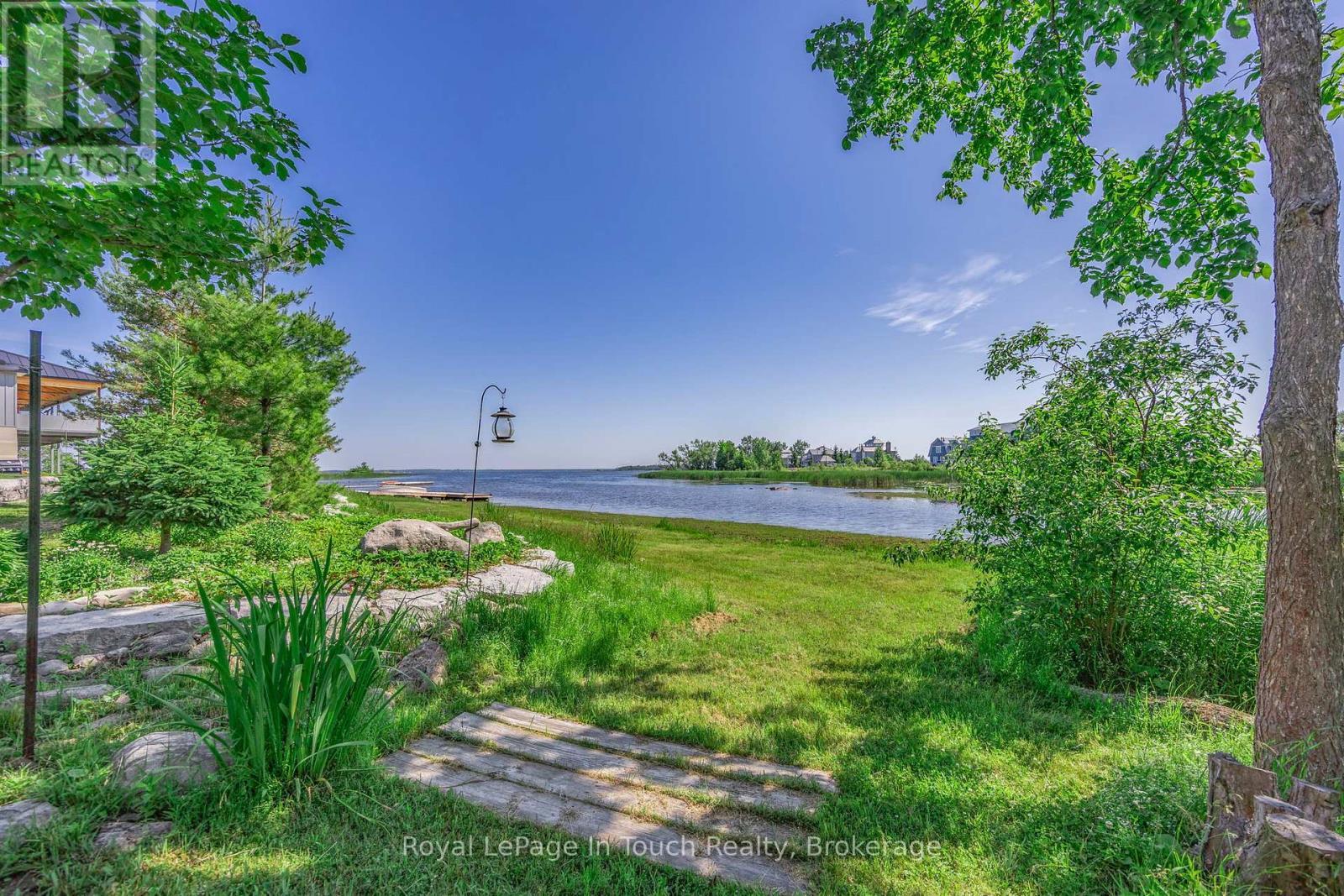 












17 SWAN LANE

,
Tay (Port McNicoll),




Ontario
L0K1R0

