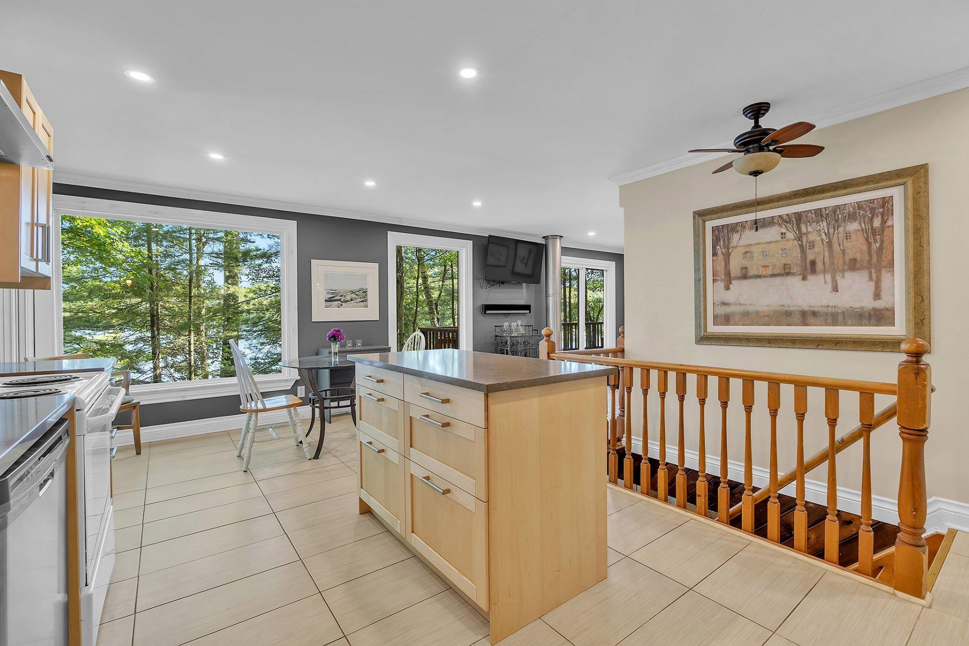 









24


Ch. du Lac-Barnes

,
Val-des-Monts,




QC
J8N6E4

