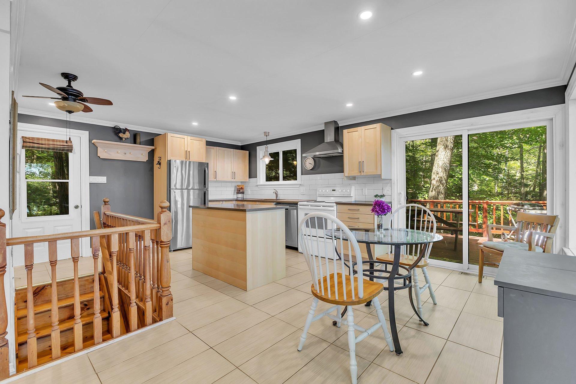









24


Ch. du Lac-Barnes

,
Val-des-Monts,




QC
J8N6E4

