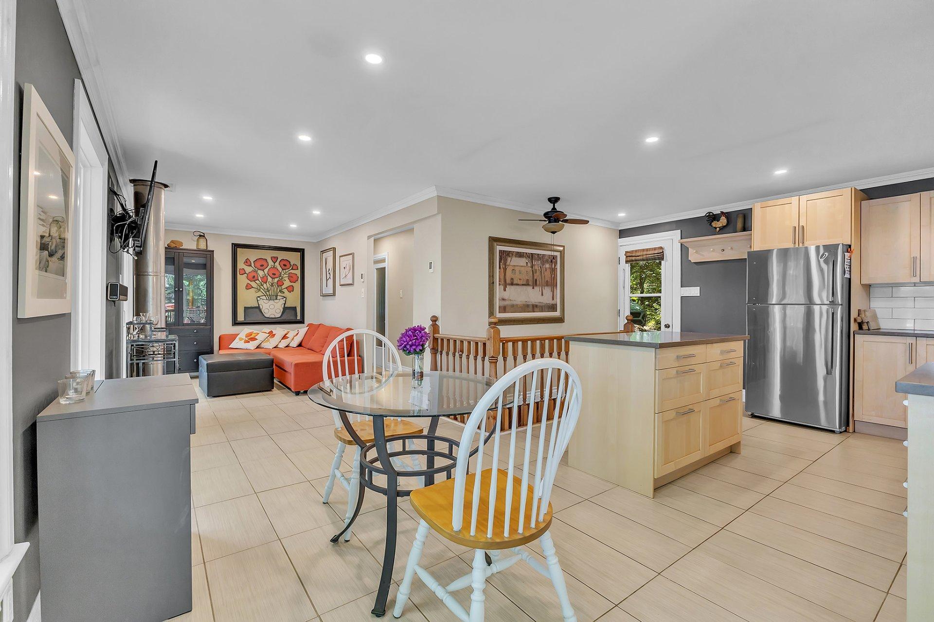 









24


Ch. du Lac-Barnes

,
Val-des-Monts,




QC
J8N6E4

