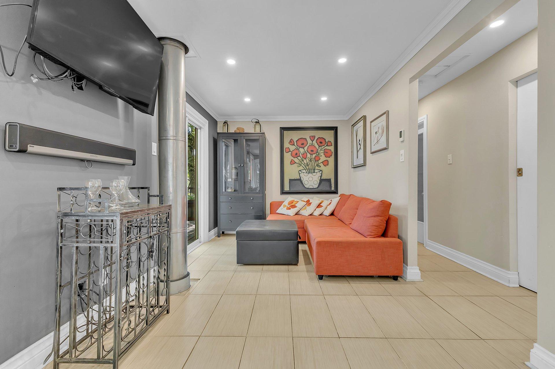 









24


Ch. du Lac-Barnes

,
Val-des-Monts,




QC
J8N6E4

