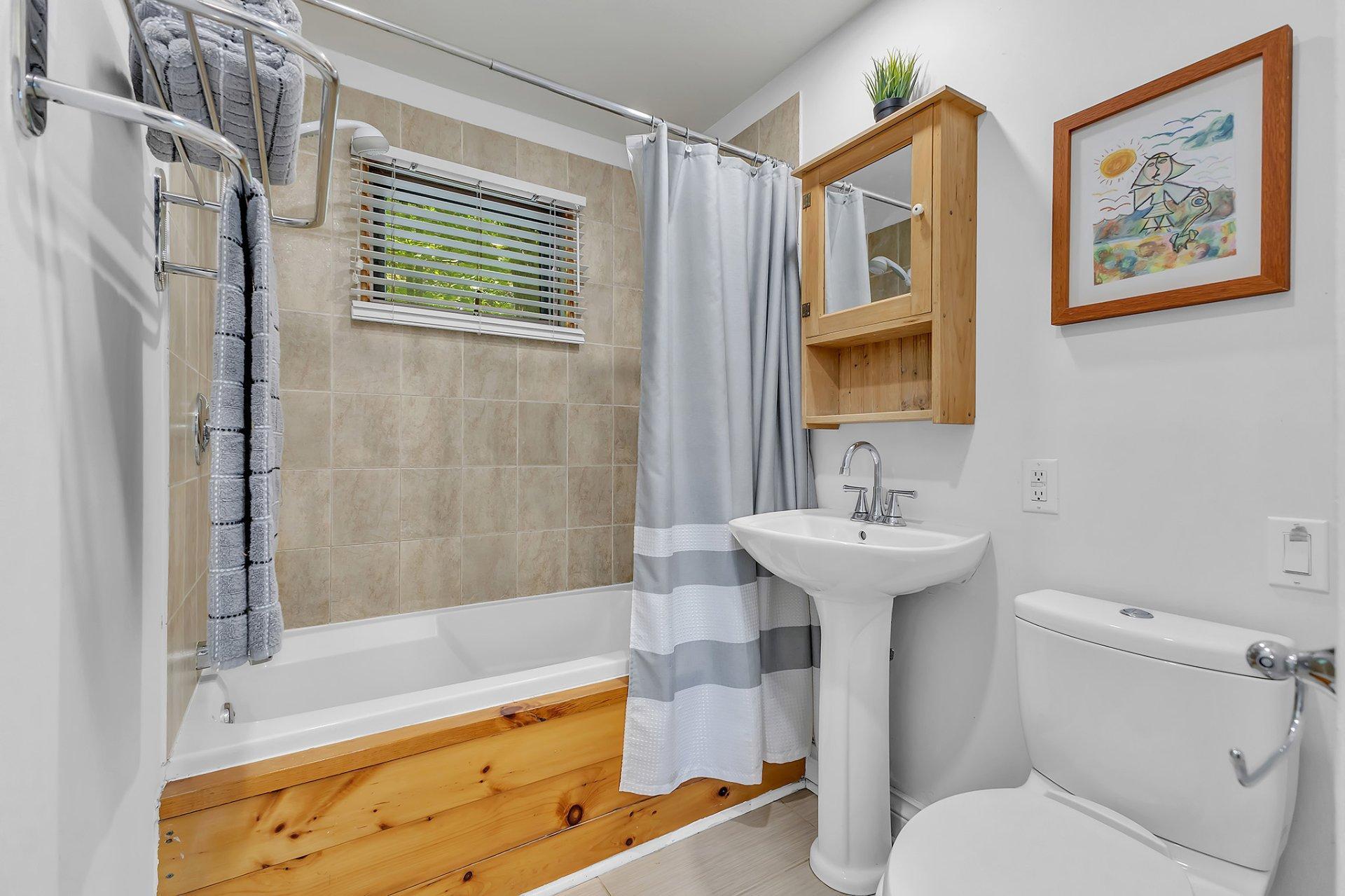 









24


Ch. du Lac-Barnes

,
Val-des-Monts,




QC
J8N6E4

