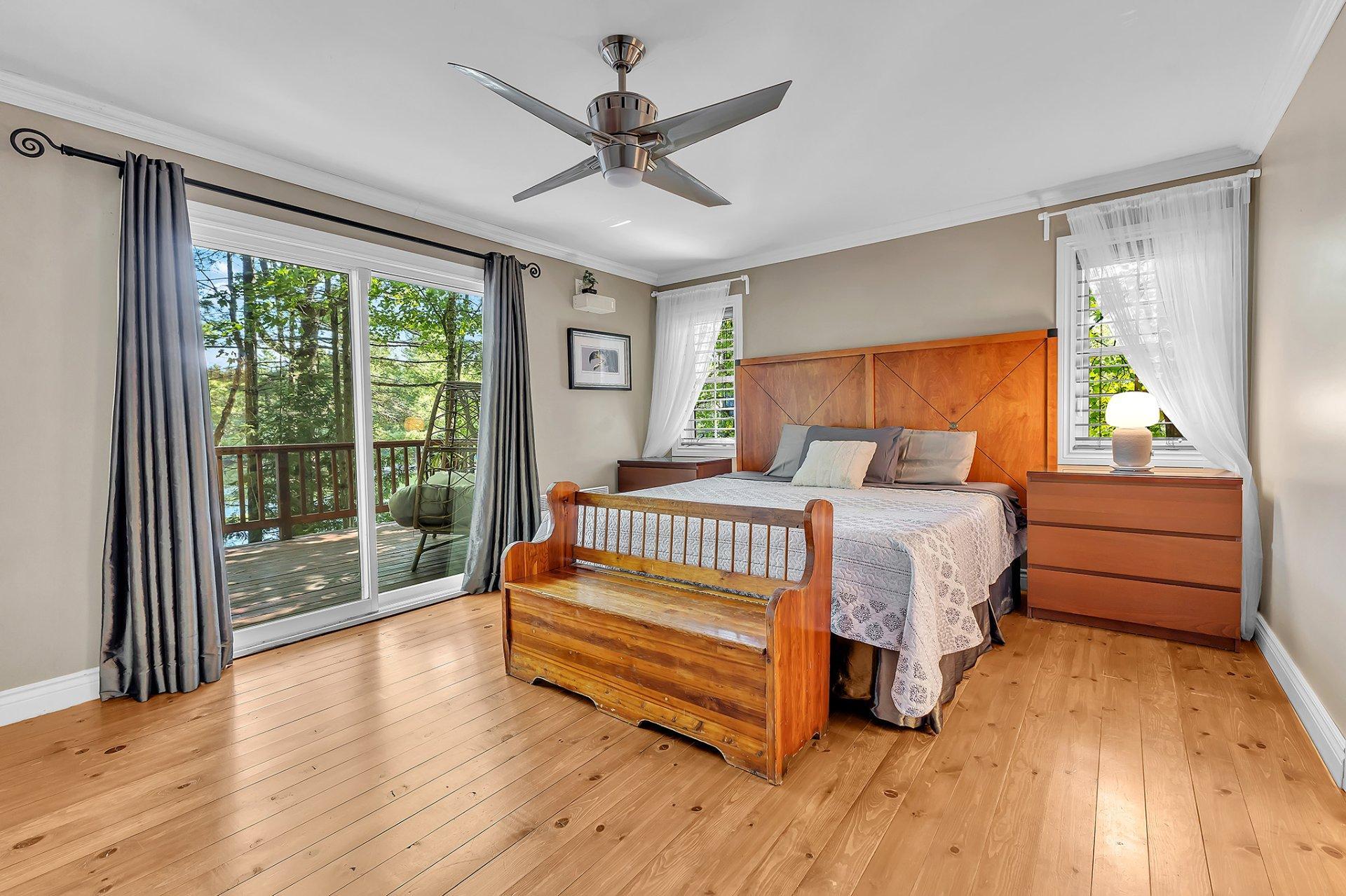 









24


Ch. du Lac-Barnes

,
Val-des-Monts,




QC
J8N6E4

