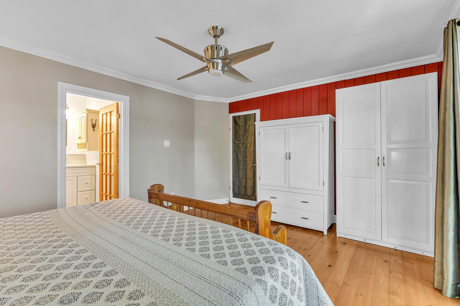 









24


Ch. du Lac-Barnes

,
Val-des-Monts,




QC
J8N6E4

