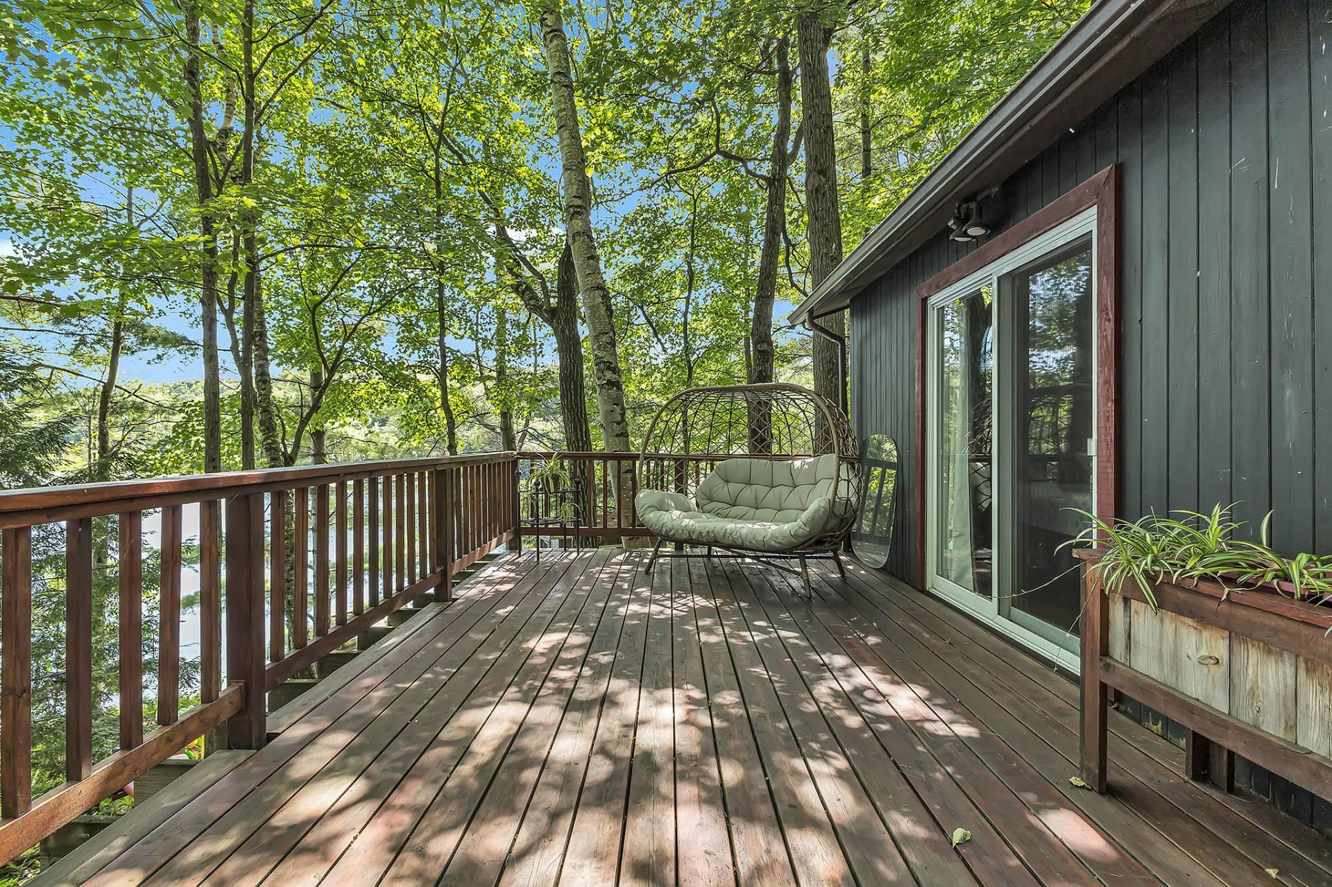 









24


Ch. du Lac-Barnes

,
Val-des-Monts,




QC
J8N6E4


